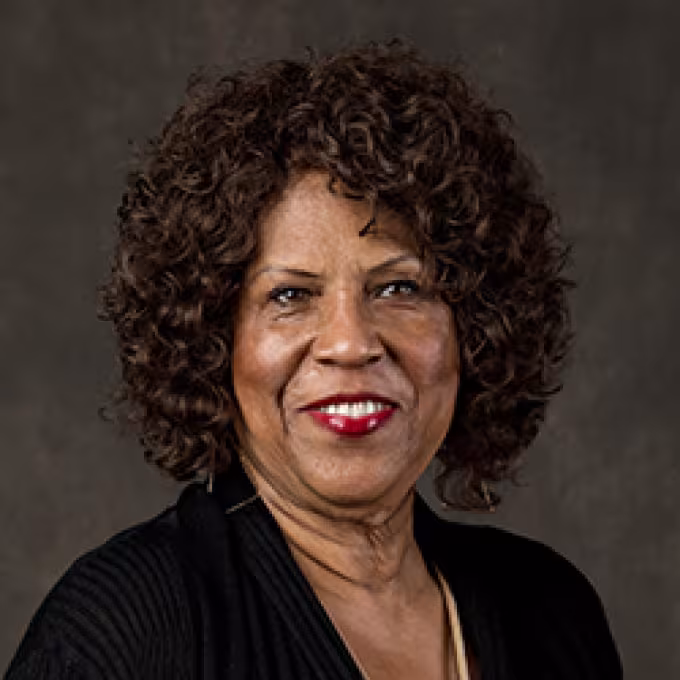 Saundra Starks
